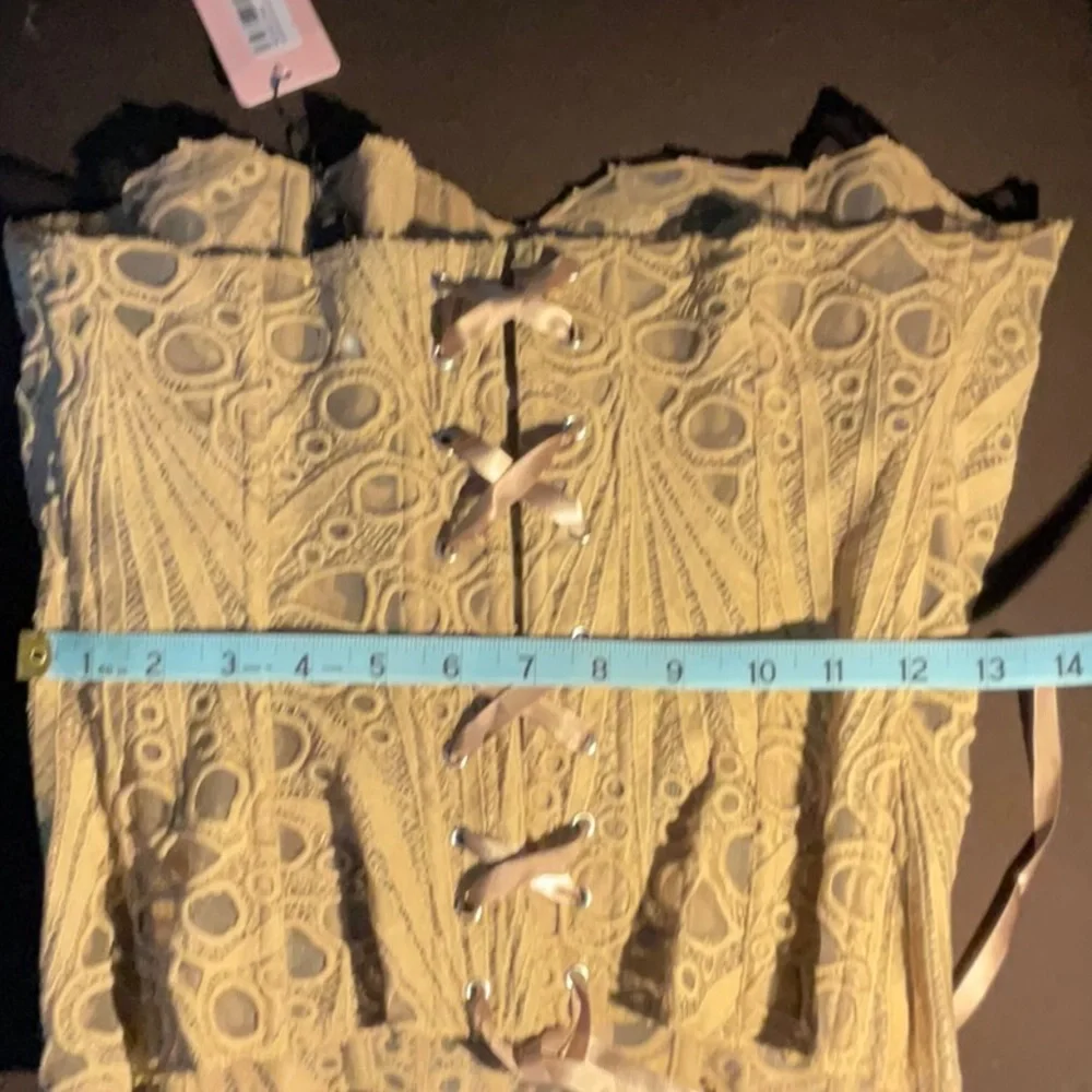 Crochet Lace Cap Sleeve Blouse in Tan - Picture 4 of 6